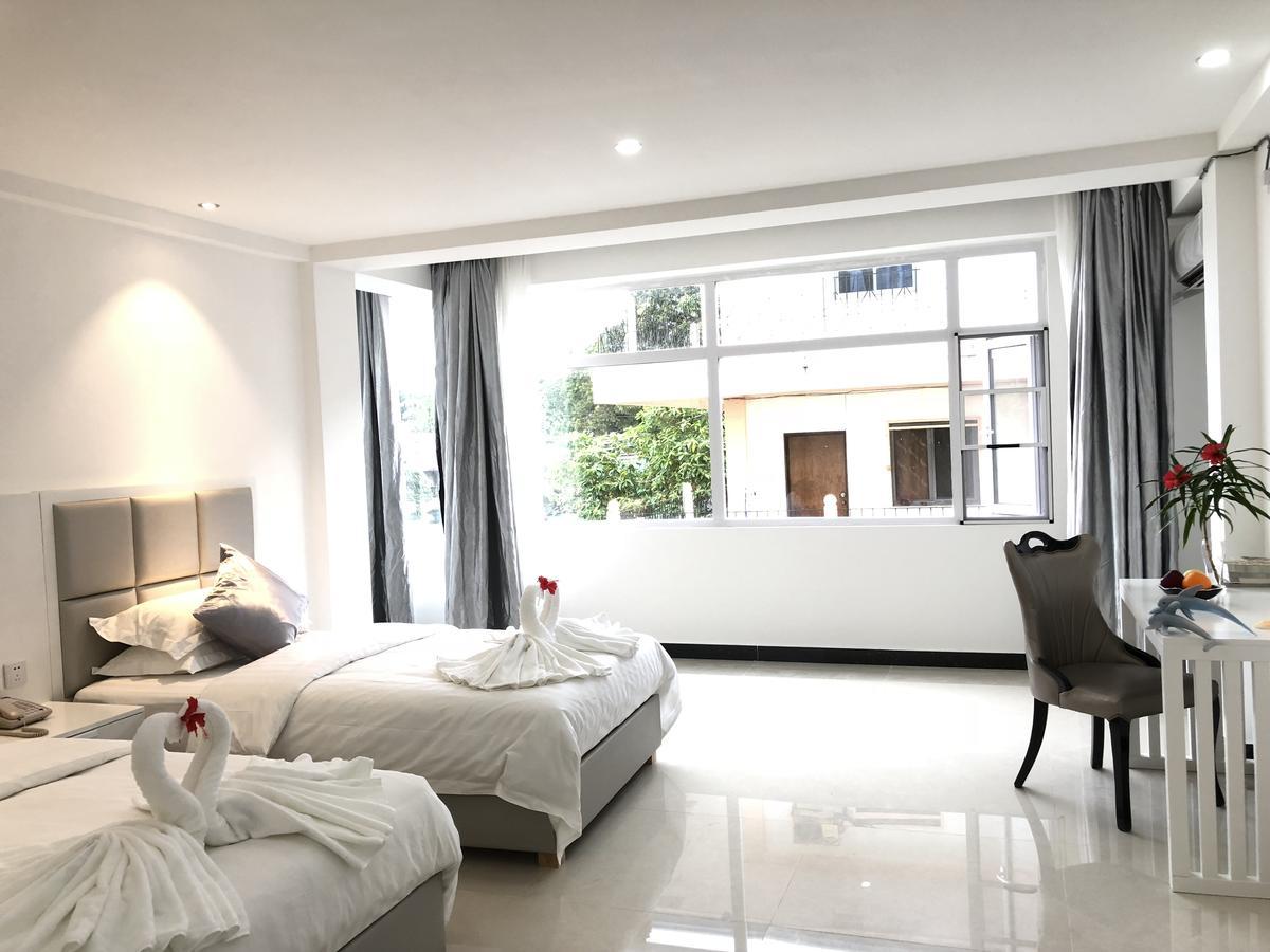 Ocean Star Hotel Koror Bagian luar foto