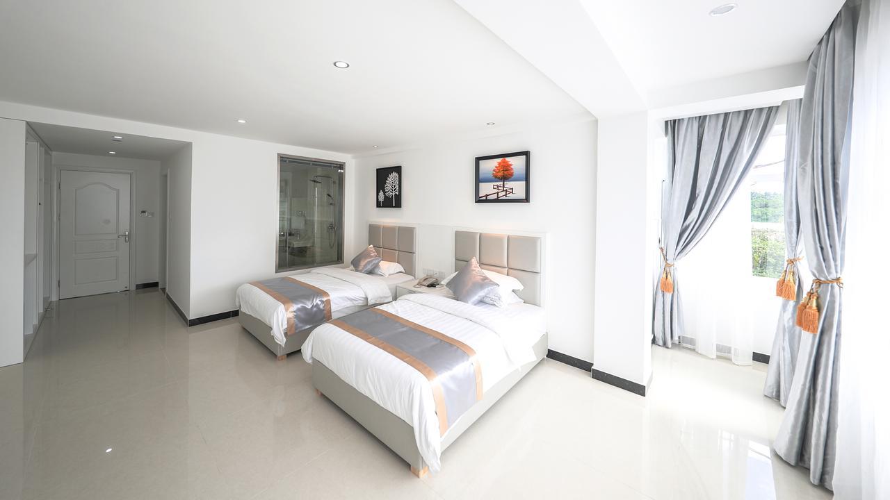 Ocean Star Hotel Koror Bagian luar foto